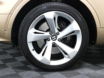 BENTLEY BENTAYGA - 8