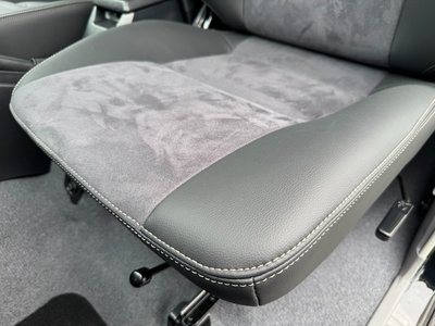 2025 Toyota LAND CRUISER 70 — миниатюра 39