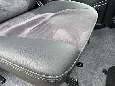 2025 Toyota LAND CRUISER 70 — миниатюра 36