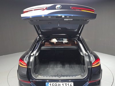 2022 BMW X6 — миниатюра 24