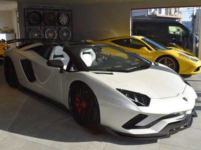 LAMBORGHINI AVENTADOR ROADSTER - 2