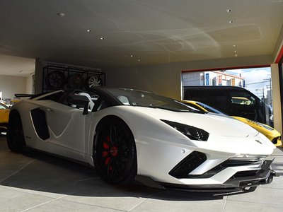 LAMBORGHINI AVENTADOR ROADSTER - 1