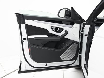 LAMBORGHINI URUS - 10