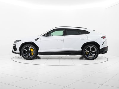 LAMBORGHINI URUS - 5