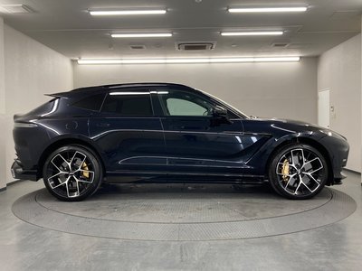 ASTON MARTIN DBX - 8