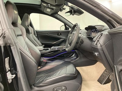 ASTON MARTIN DBX - 3