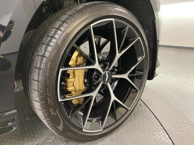 ASTON MARTIN DBX - 4