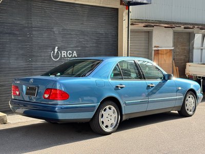 MERCEDES-BENZ E-CLASS - 6