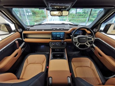 LAND ROVER DEFENDER - 4