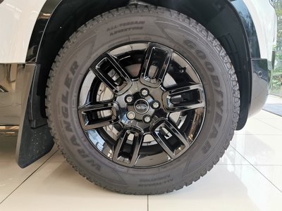 LAND ROVER DEFENDER - 9