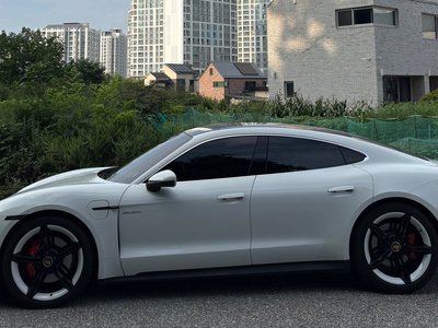 2021 Porsche TAYCAN 照片 2