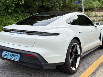 2021 Porsche TAYCAN 照片 7