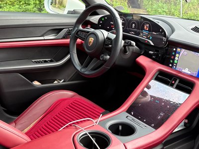 2021 Porsche TAYCAN 照片 8