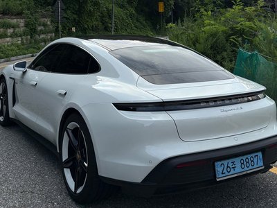 2021 Porsche TAYCAN 照片 3
