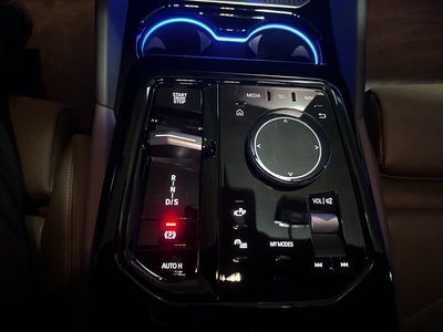 2025 BMW 5 SERIES — фото 9
