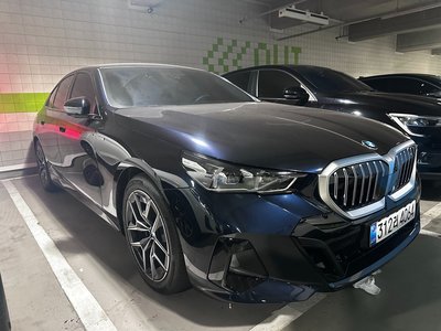 2025 BMW 5 SERIES — фото 1