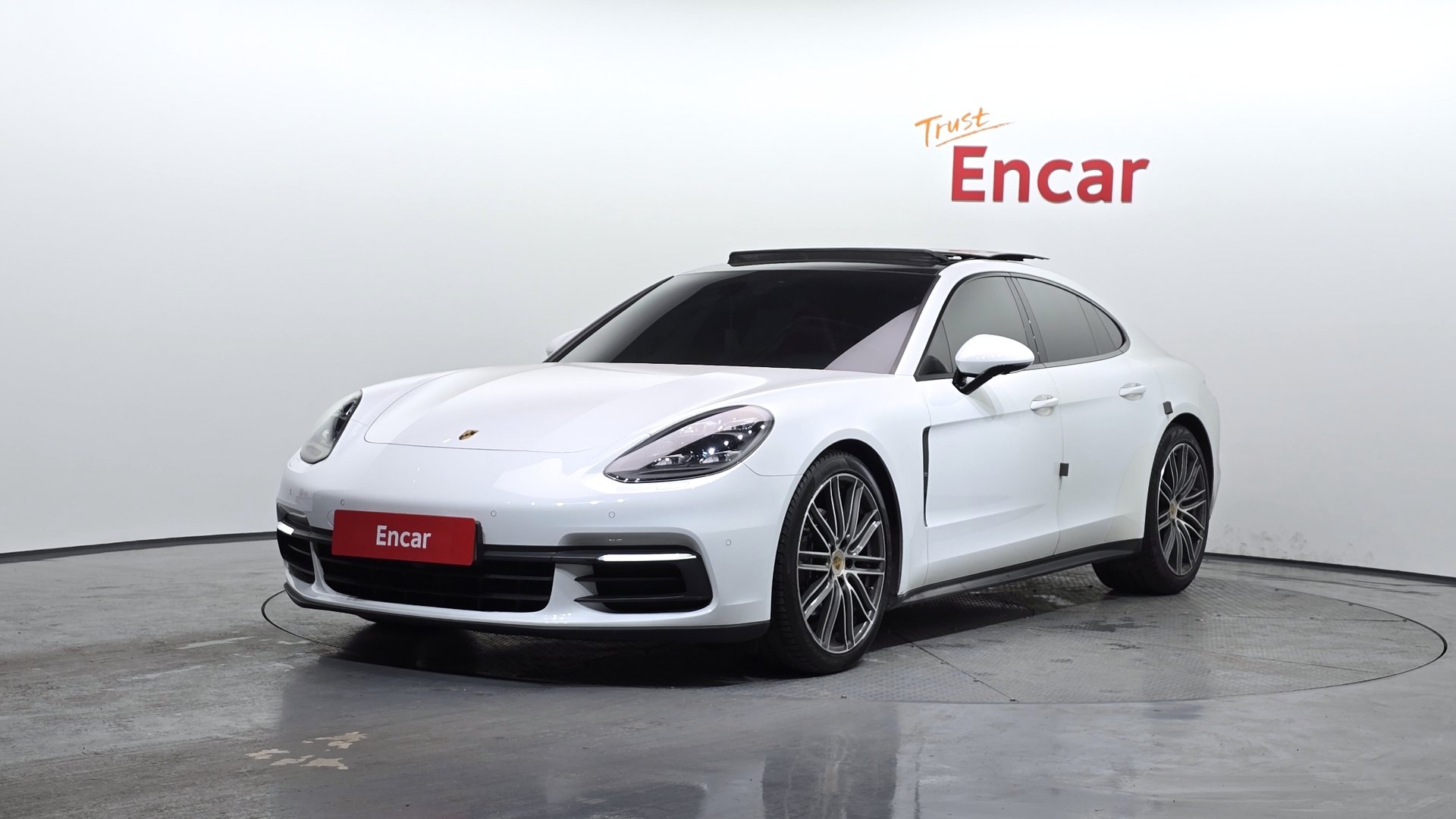 PORSCHE PANAMERA - View 1