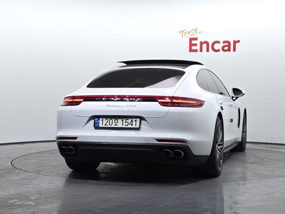 PORSCHE PANAMERA - 3