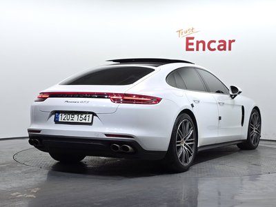 PORSCHE PANAMERA - 4