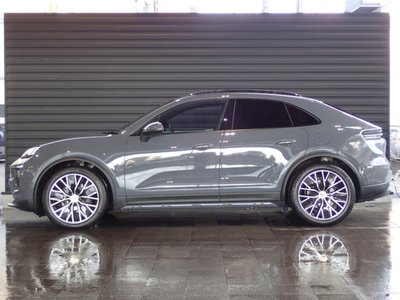 PORSCHE MACAN - 4