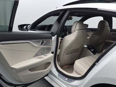 2025 BMW 8 SERIES 缩略图 16
