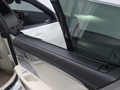 2025 BMW 8 SERIES 缩略图 29