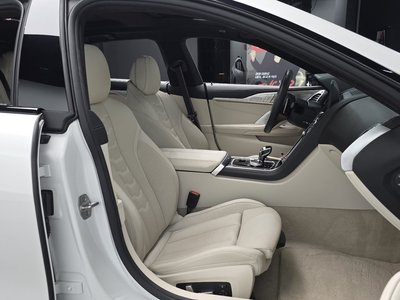 2025 BMW 8 SERIES 缩略图 17