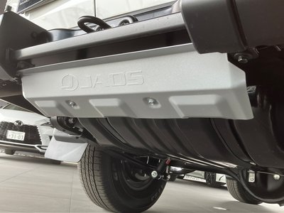 TOYOTA LAND CRUISER 70 - 6