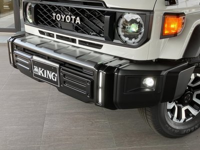 TOYOTA LAND CRUISER 70 - 4