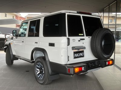 TOYOTA LAND CRUISER 70 - 3