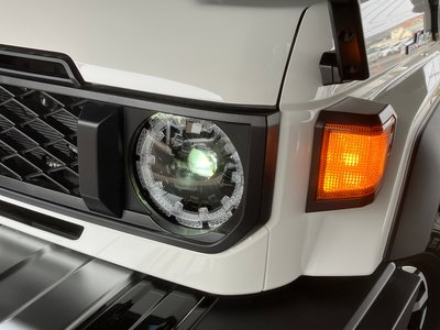 TOYOTA LAND CRUISER 70 - 8