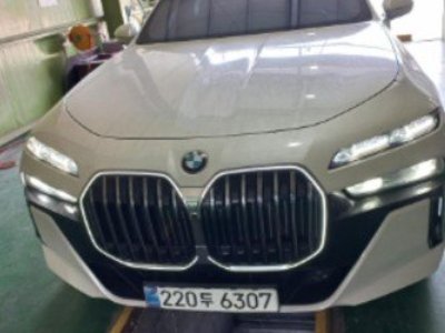BMW 7 SERIES - 1