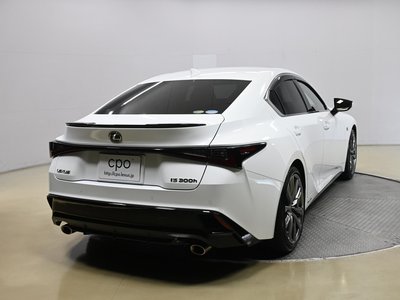 2020 Lexus IS — фото 7