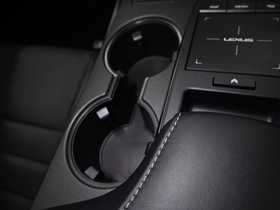 2020 Lexus IS — миниатюра 22