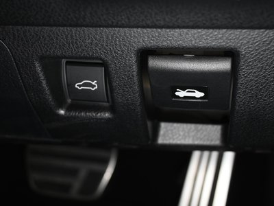 2020 Lexus IS — миниатюра 35