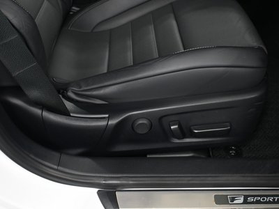 2020 Lexus IS — миниатюра 12