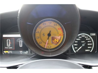 2013 FERRARI 458 ITALIA — миниатюра 32
