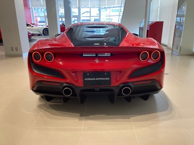 FERRARI F8 - 8