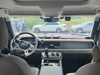 LAND ROVER DEFENDER - 6