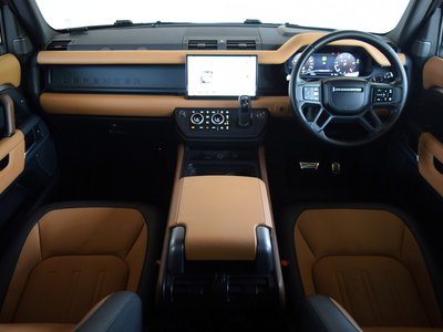 LAND ROVER DEFENDER - 4