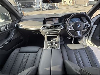 2022 BMW X7 photo 3