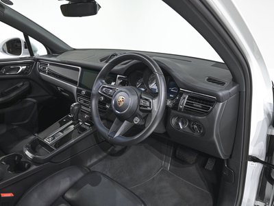 PORSCHE MACAN - 10