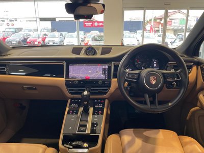 PORSCHE MACAN - 10