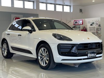 PORSCHE MACAN - 4