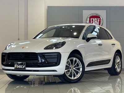 PORSCHE MACAN - 1