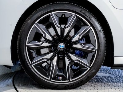 2025 BMW I7 — миниатюра 30