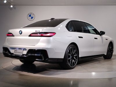 BMW I7 - 9