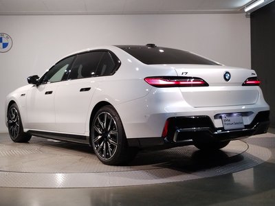 BMW I7 - 7