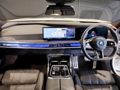2025 BMW I7 — миниатюра 44