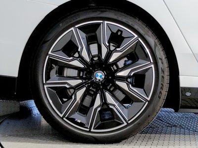2025 BMW I7 — миниатюра 28
